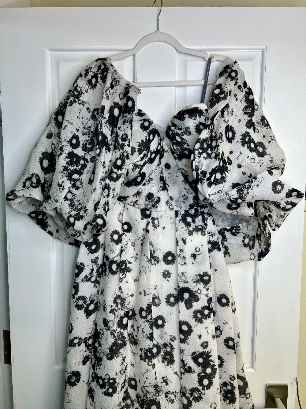 Like NEW Monique Lhuillier Off-the-Shoulder Ball Gown - Removable Puff Sleeves